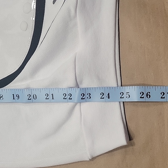 Freeze, Size M White Sweatshirt, Skull Print with Clear Pocket for Mouth.  NWOT - Picture 8 of 9